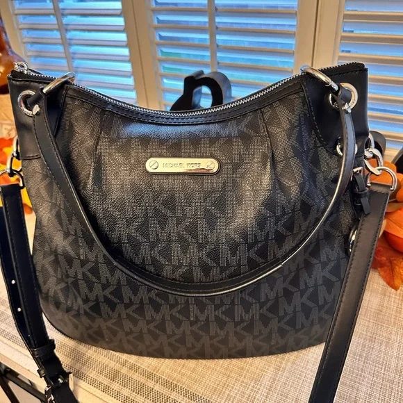Michael Kors Monogram Black Shoulder Bag - Picture 1 of 5